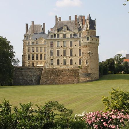 Chateau De Brissac Bed & Breakfast Exterior photo