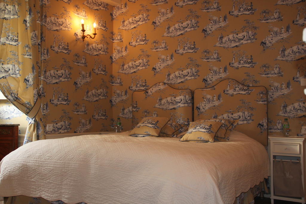 Chateau De Brissac Bed & Breakfast Room photo