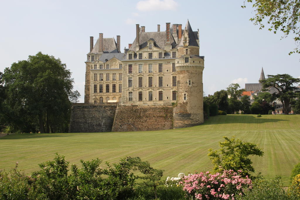 Chateau De Brissac Bed & Breakfast Exterior photo